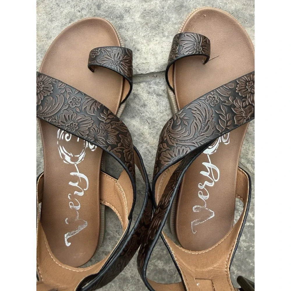 Very G Steffy Tooled Strappy Sandals Women Sz 6 Brown Gladiator Boho Flats